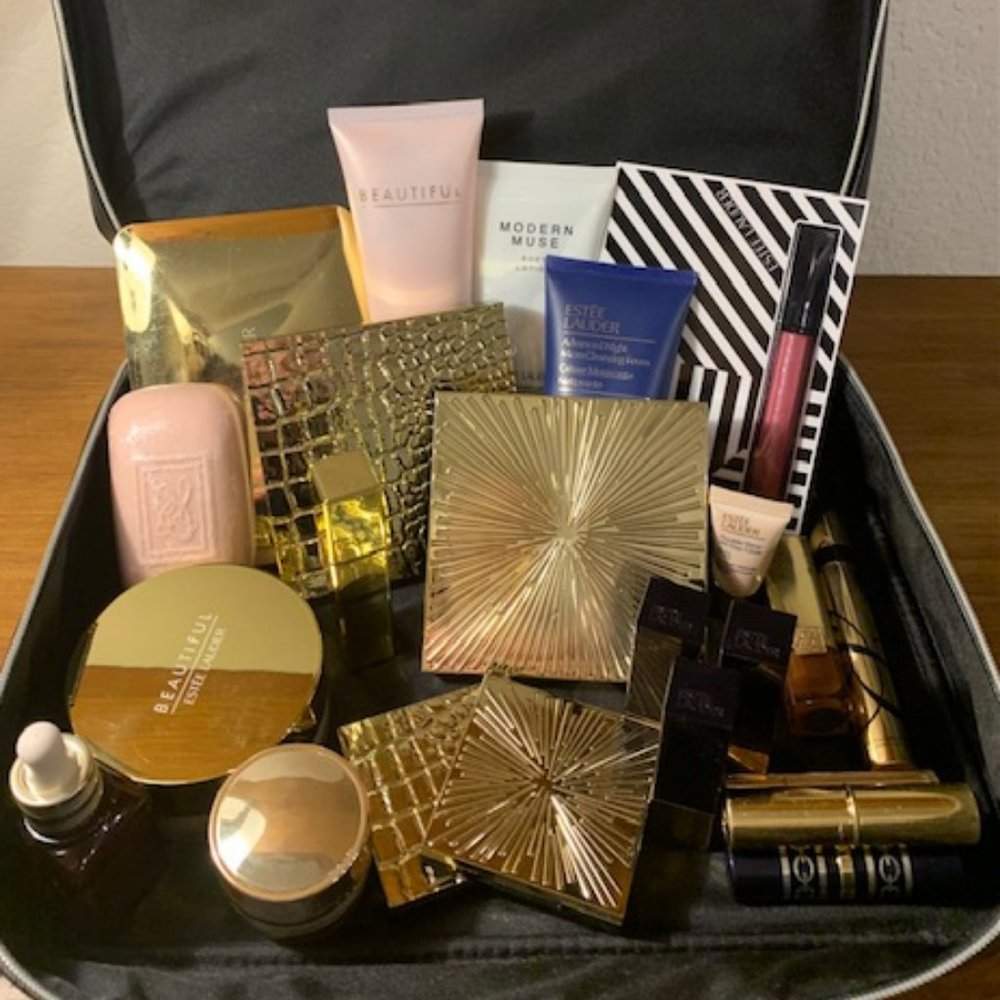 Estee Lauder Special Package Makeup Set
